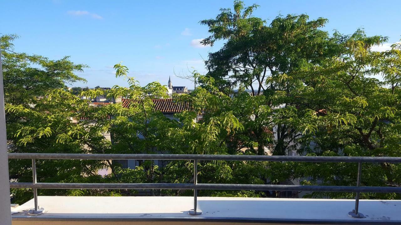 Appartamento Votre Escale - Le Petit Montmartre Niort Esterno foto
