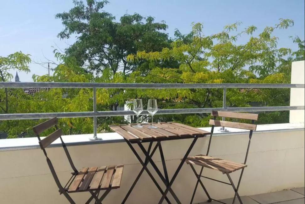 Appartamento Votre Escale - Le Petit Montmartre Niort Esterno foto